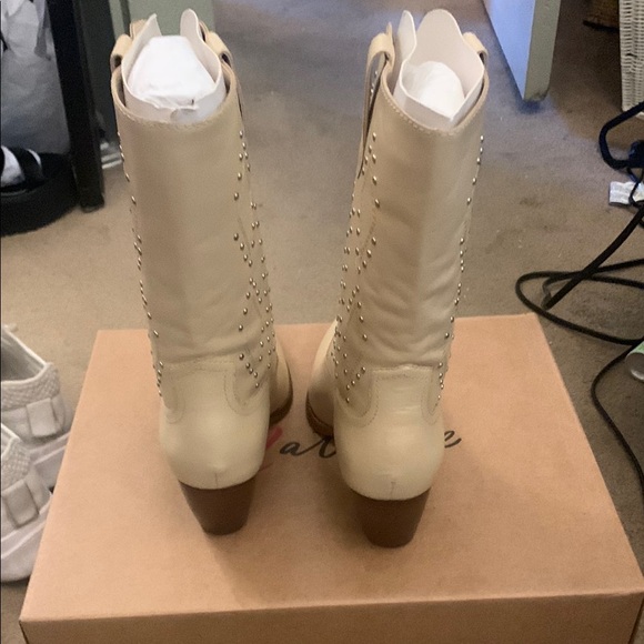 Matisse Cream Heeled Boots with Western Flair - Picture 3 of 5